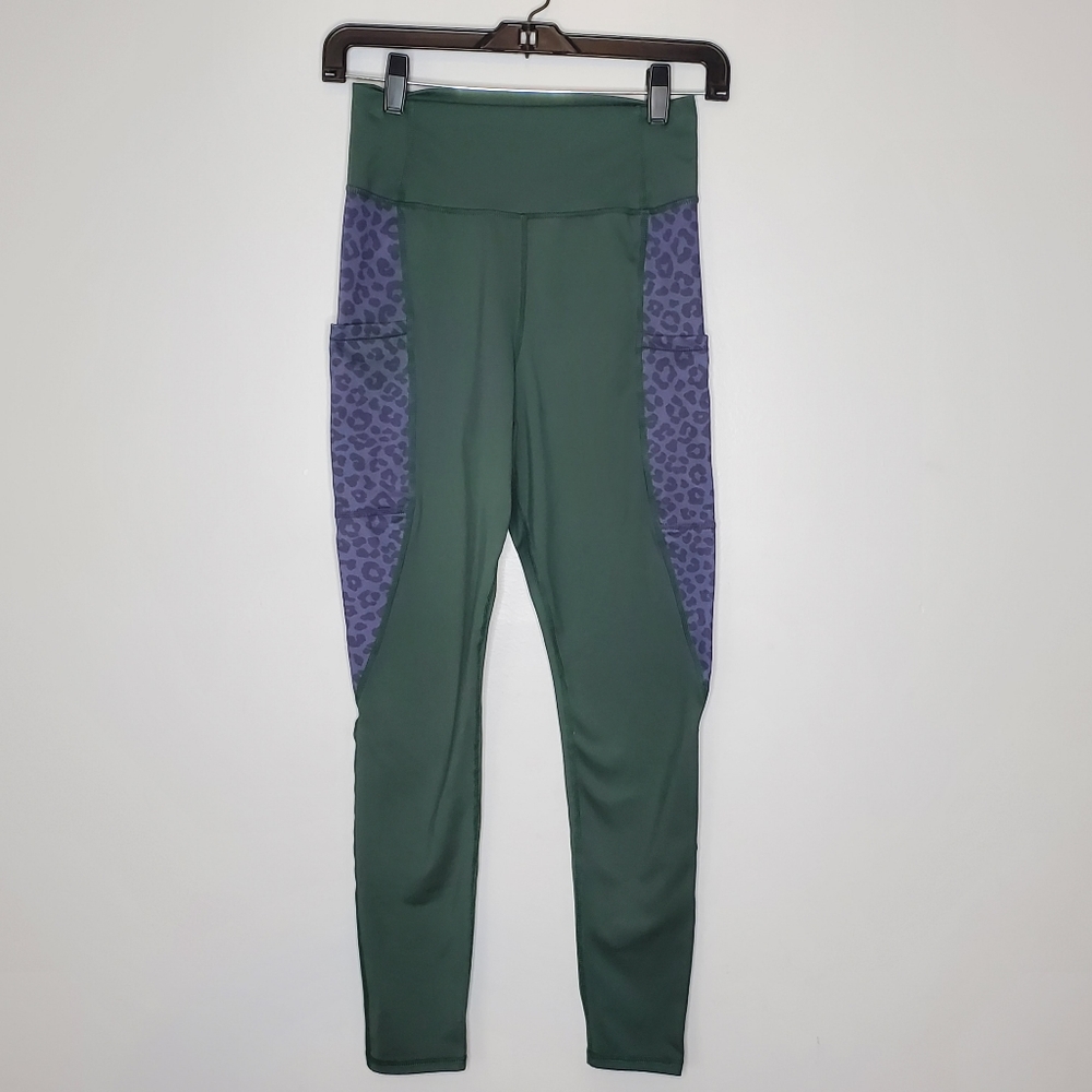 Barre3 signature green cheetah legging size medium 24" inseam high rise medium
